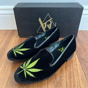 YRU Men’s Size 7 Mary Jane Embroidered Weed Loafers NEW With Box